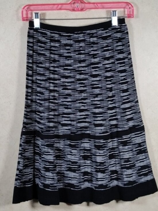 Dresses & Skirts - Black and white pleated elastic waist skirt 40 US 4